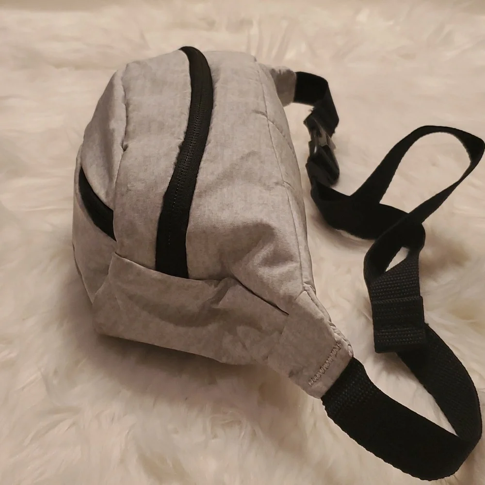 Adidas Fanny Pack In Gray Zippered Adjustable Belt Bag Polyester Unisex - Picture 3 of 5